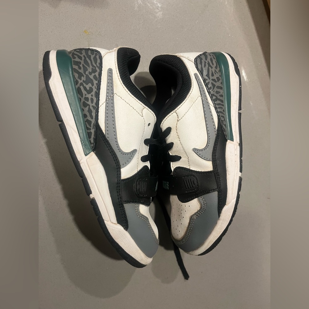 EUC Jordan Legacy 312 Low - Picture 6 of 10